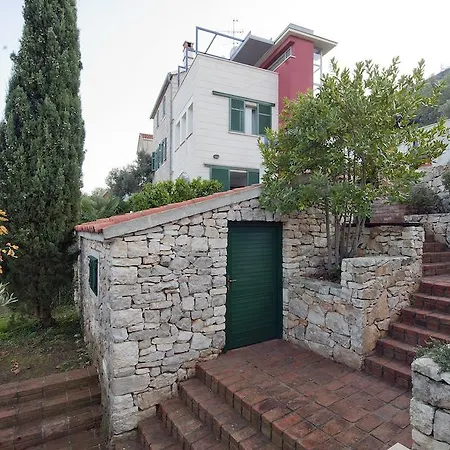 Villa Tangerine Vis Vis
