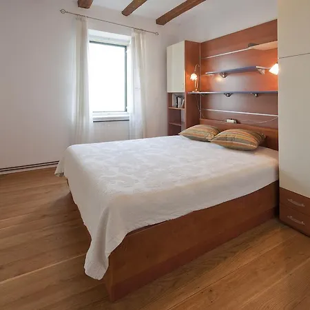Villa Tangerine Vis Vis