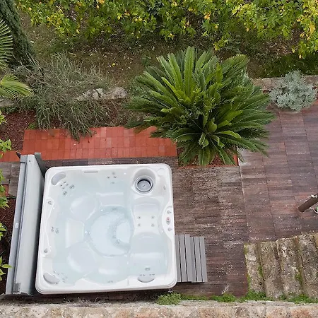 Villa Tangerine Vis Vis