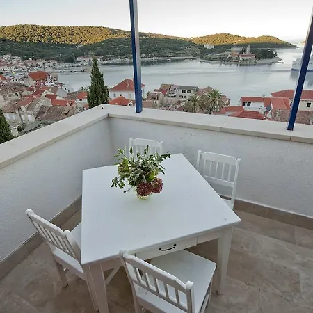 Villa Tangerine Vis Vis