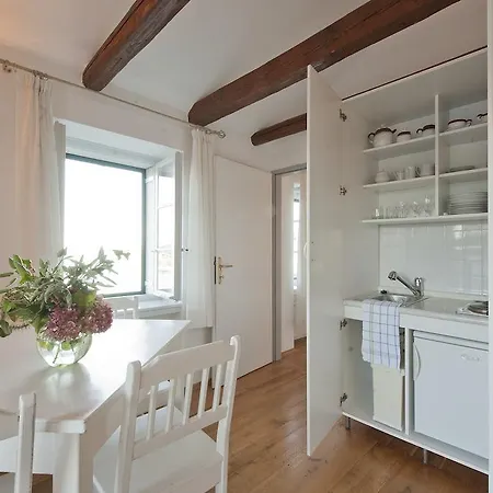 Villa Tangerine Vis Vis