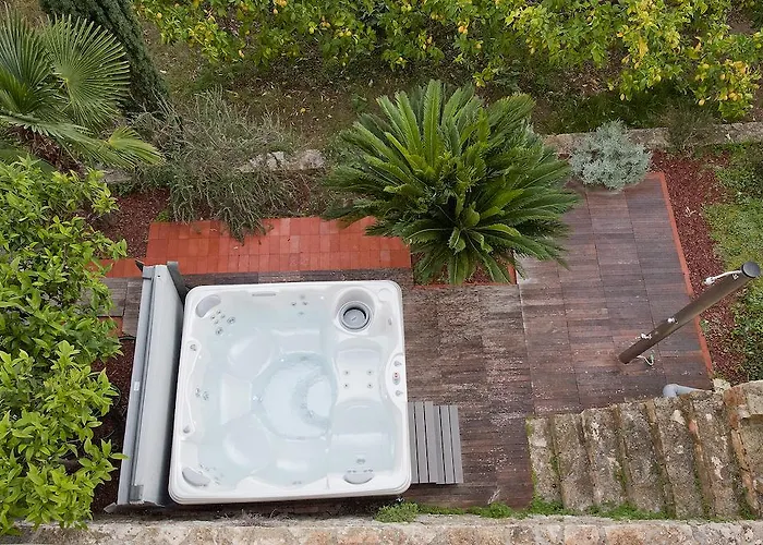 Vila Tangerine Vis Vis